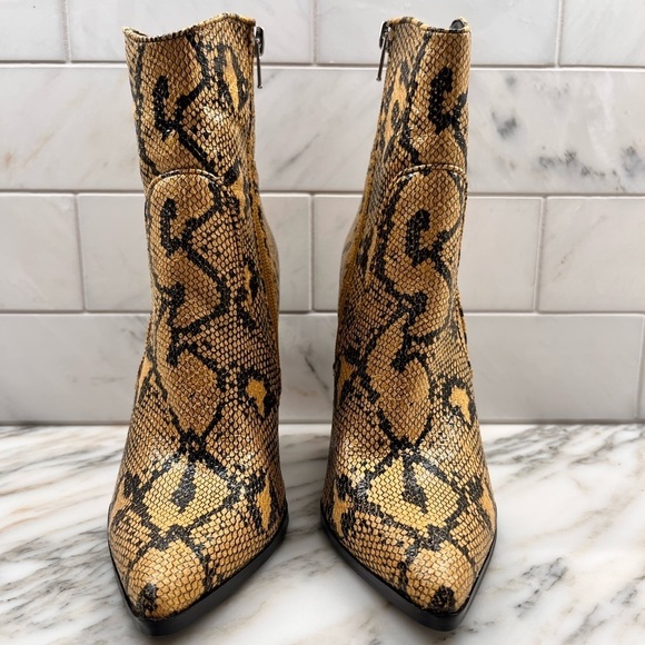 STEVE Madden Women's Rarely Western Leather Booties - Picture 6 of 11